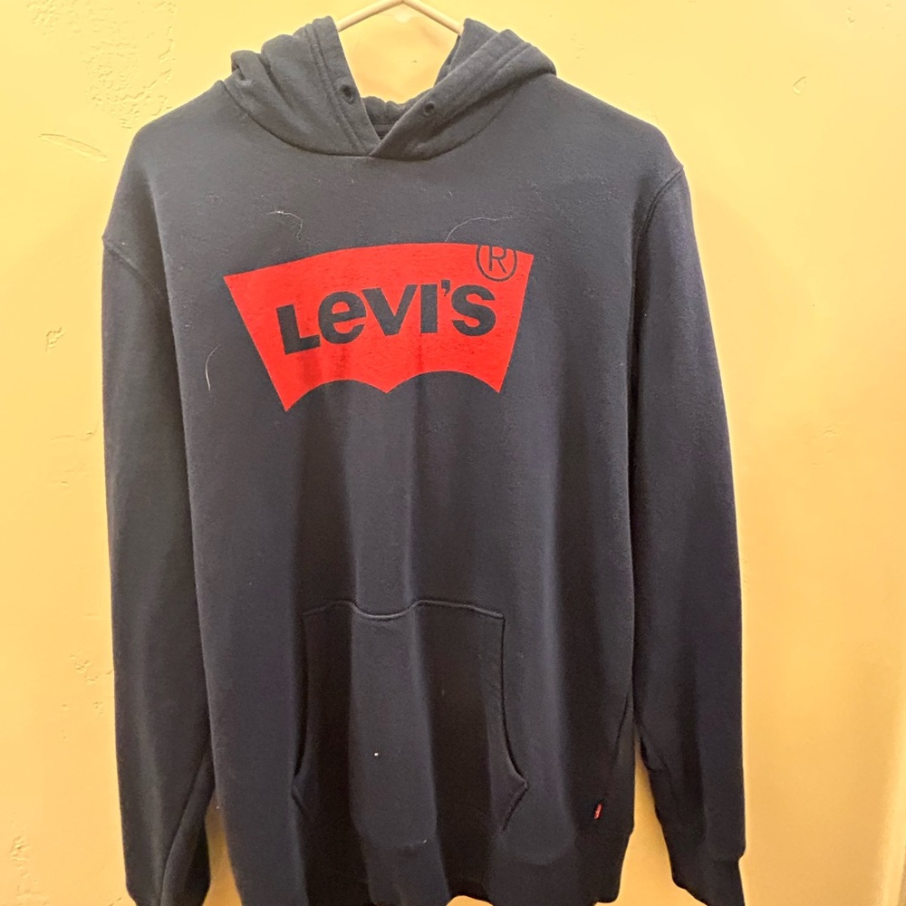 Levi’s thick hoodie missing string worn once